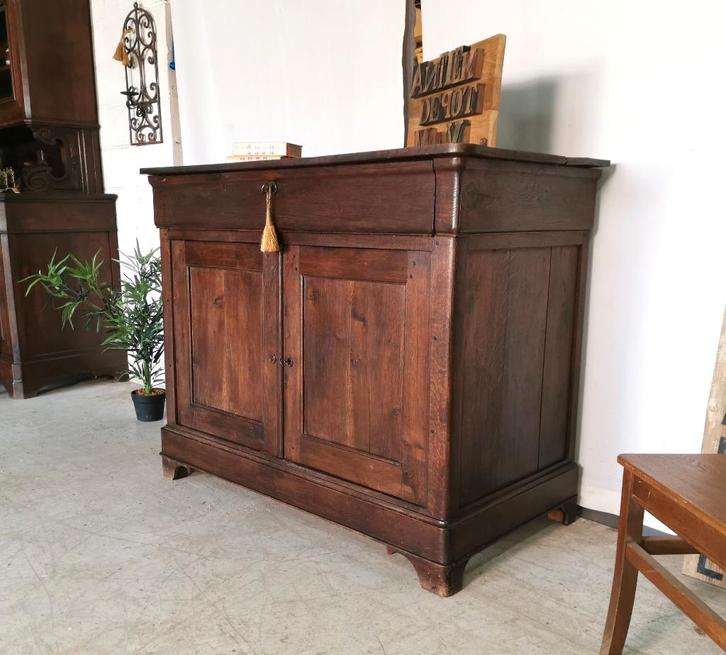 Zwaar antieke Boeren Louis Philippe dressoir B 135 H 107 D69, Antiek en Kunst, Antiek | Meubels | Kasten, Ophalen