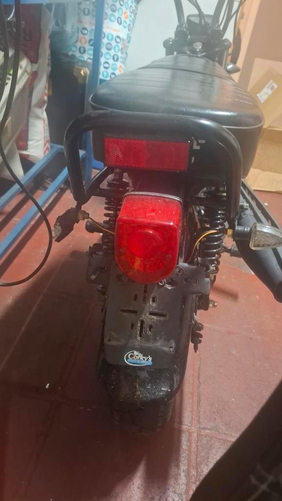 Lowrider bluroc 50cc a klasse mat zwart, Fietsen en Brommers, Brommers | Crossbrommers, Gebruikt, Ophalen