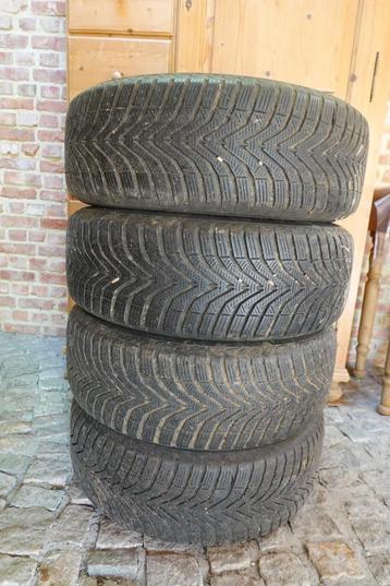 Set van 4 winterbanden op stalen velg 205/60 R16 beschikbaar voor biedingen