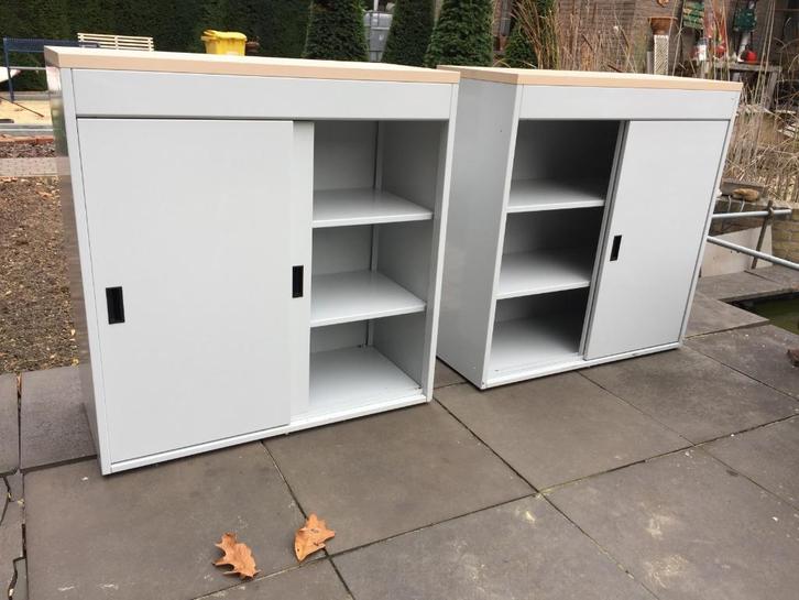Schuifdeurkasten / bureaukasten met schappen. In goede staat, Huis en Inrichting, Kasten | Roldeurkasten en Archiefkasten, Gebruikt