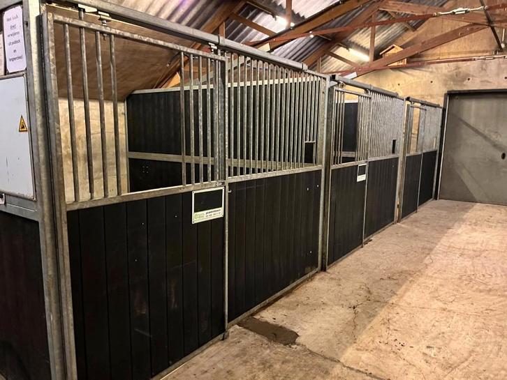 3 zeer nette boxen van het merk Corton | 3000 x 3500 mm, Dieren en Toebehoren, Stalling en Weidegang, Opfok, Stalling, Weidegang