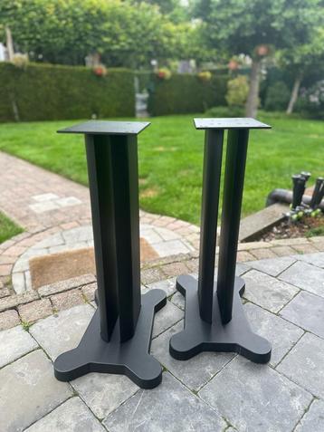 Vloerstandaards voor speakers beschikbaar voor biedingen