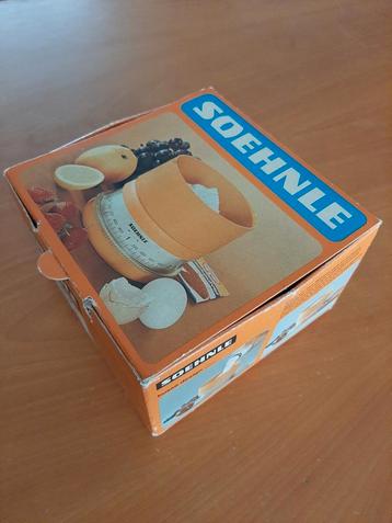 Keuken weegschaal.  beschikbaar voor biedingen