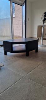 Tv kastje zwart, Enlèvement