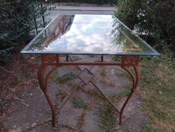 Glazen antieke tafel metalen onderstel beschikbaar voor biedingen