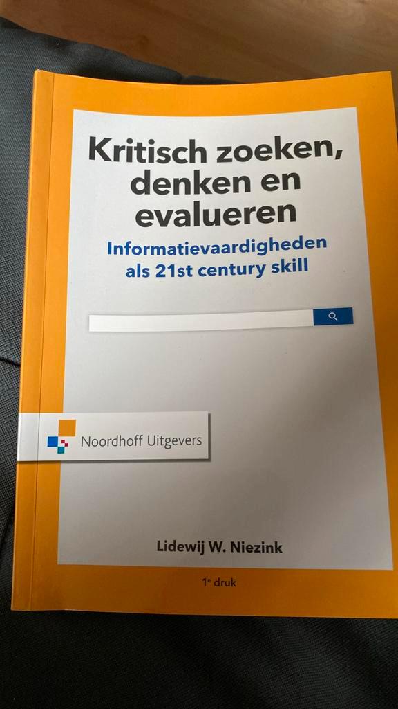 Lidewij w. Niezink - Kritisch zoeken, denken en evalueren, Boeken, Wetenschap, Zo goed als nieuw, Ophalen of Verzenden