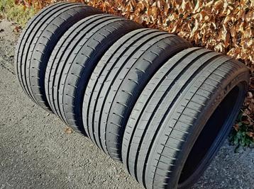 4 très bons pneus été 235/40ZR18 avec 5,5 - 6 mm de profil 
