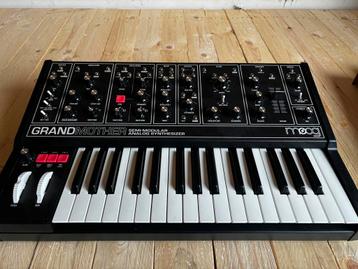 Moog Grandmother Dark Limited Edition in nieuwstaat