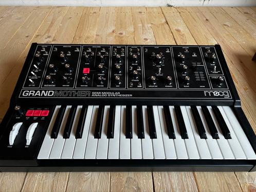 Moog Grandmother Dark Limited Edition in nieuwstaat, Musique & Instruments, Synthétiseurs, Comme neuf, Enlèvement ou Envoi