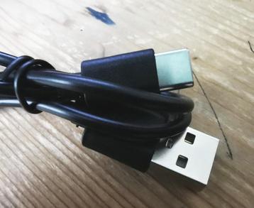 Korte oplaadkabel USB C naar USB A (50 cm).