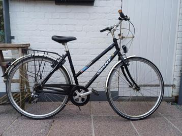 kleine damesfiets ,meisjesfiets maat 51 beschikbaar voor biedingen