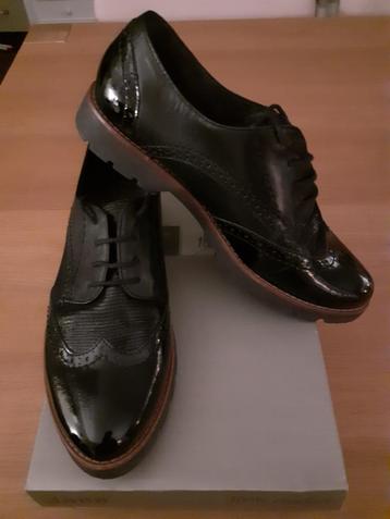 Nieuwe dames schoenen. beschikbaar voor biedingen