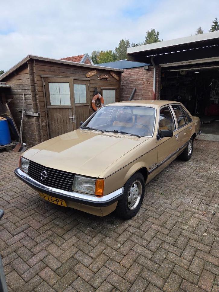 te koop opel record 1900  1980 apk 7-10-2027, Auto's, Oldtimers, Particulier, Opel, Benzine, 4 deurs, Handgeschakeld, Overige kleuren