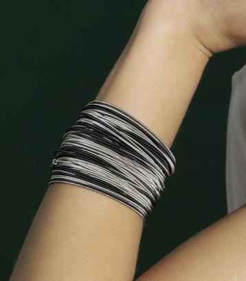Sarah Pacini 50 delige zwarte en zilveren armband nieuw beschikbaar voor biedingen