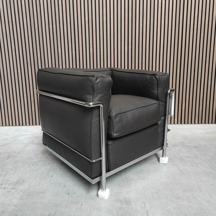 Cassina LC2 Fauteuil in Zwart Leder, Antiek en Kunst, Antiek | Meubels | Stoelen en Sofa's, Ophalen of Verzenden