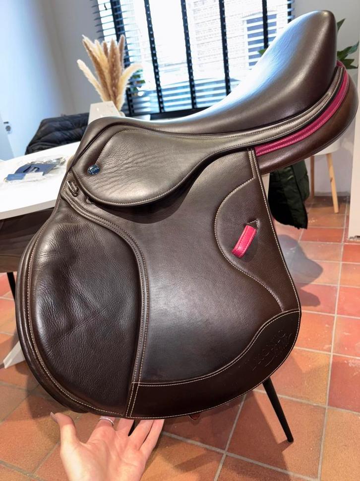 Ikonic light spring zadel, Animaux & Accessoires, Chevaux & Poneys | Selles, Comme neuf, Enlèvement ou Envoi