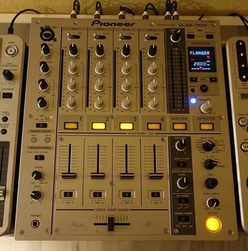 Pioneer DJM-700, Musique & Instruments, DJ sets & Platines, Comme neuf, DJ-Set, Pioneer, Enlèvement ou Envoi