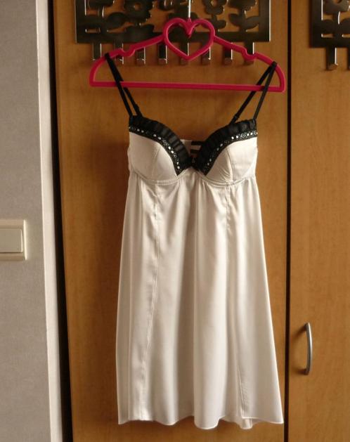 Wit satijnen nachtkleed lingeriejurk BH jurk met slip Mt M, Vêtements | Femmes, Sous-vêtements & Lingerie, Enlèvement ou Envoi