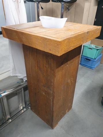 Sta tafel met ingebouwde champagne emmer, mancave beschikbaar voor biedingen