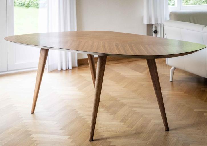 Te koop nieuwe Zanotta Tweed notenhouten tafel, Huis en Inrichting, Tafels | Eettafels, Ophalen