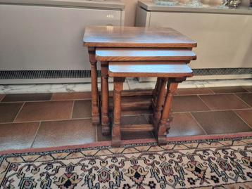 Ensemble ancien de 3 tables d'appoint, Enlèvement, Utilisé, Rectangulaire, Bois