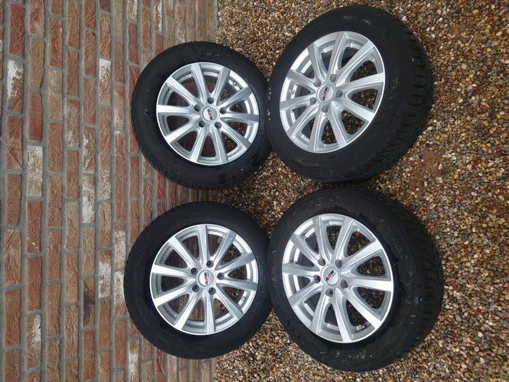 Winterbanden Toyota Prius Nokian WR D4 205/60 R16, Auto-onderdelen, Banden en Velgen, Band(en), Winterbanden, Gebruikt, Ophalen