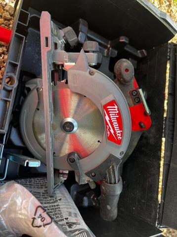 Milwaukee M18 CCS55-0X cirkelzaag beschikbaar voor biedingen