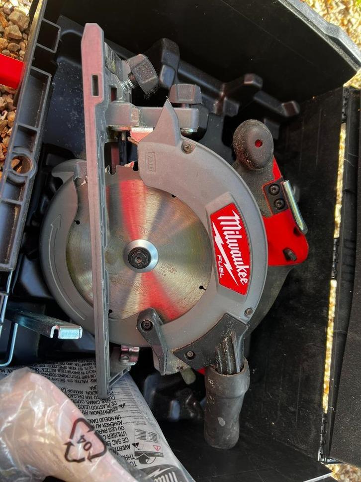Milwaukee M18 CCS55-0X cirkelzaag, Doe-het-zelf en Bouw, Gereedschap | Zaagmachines, Zo goed als nieuw, Cirkelzaag, Minder dan 600 watt