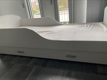 Kinderbed met opberglade en matras 80 x 180 cm beschikbaar voor biedingen