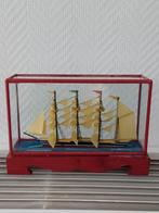 Zeilschip 4 masten in rode vitrine, Ophalen of Verzenden