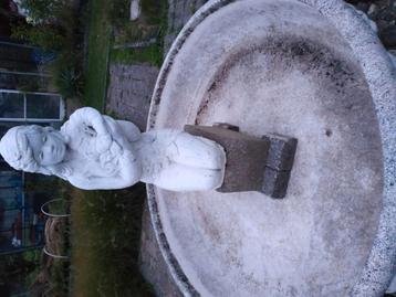 Bloembak - fontein met beeld beschikbaar voor biedingen