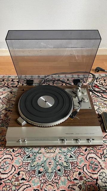Realistische LAB 8500 vinyl draaitafel beschikbaar voor biedingen