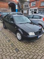 VW Bora – 1999 – Démarre – Pompe à mazout à changer, Auto's, Voorwielaandrijving, 4 deurs, Stof, 4 cilinders