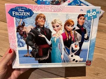 Frozen puzzel 100 stukjes  beschikbaar voor biedingen