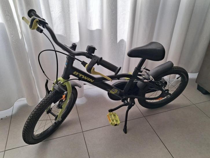 Btwin kinderfiets, Fietsen en Brommers, Fietsen | Kinderfietsjes, Zo goed als nieuw, 16 tot 20 inch, Zijwieltjes, Ophalen