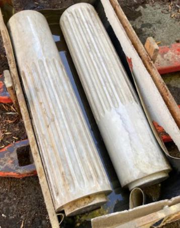2 marmeren zuilen + voetstukken en bovenstukken (nieuw) beschikbaar voor biedingen