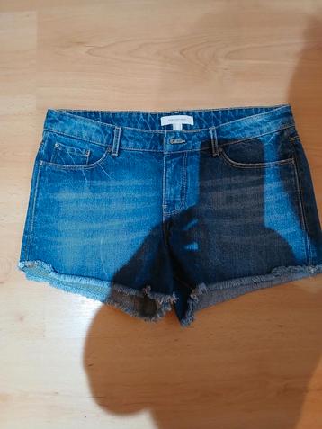 Sportief shortje beschikbaar voor biedingen