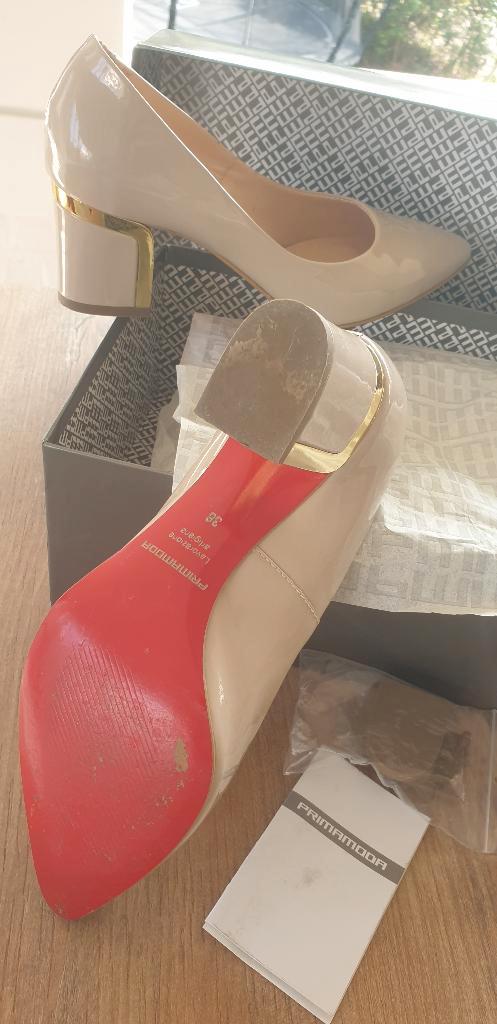Prima Moda lakpumps - Maat 36, Kleding | Dames, Schoenen, Zo goed als nieuw, Pumps, Beige, Ophalen of Verzenden