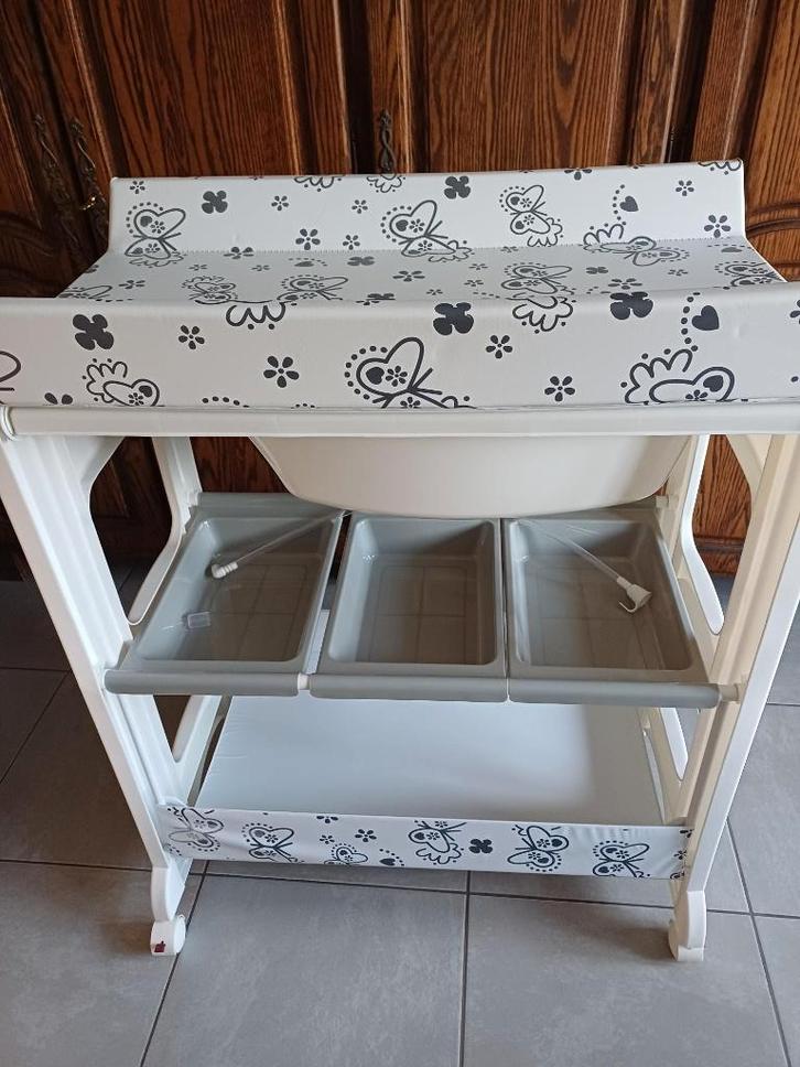 Table d'allaitement avec baignoire, Enfants & Bébés, Bains & Soins, Comme neuf, Coussin à langer, Autres marques, Standard, Enlèvement