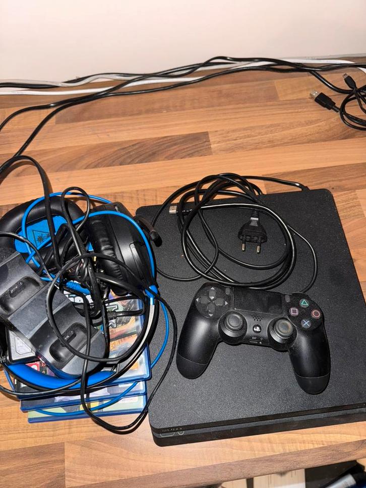 Playstation 4 slim + toebehoren, Games en Spelcomputers, Spelcomputers | Sony PlayStation 4, Gebruikt, Slim, 1 TB, Met 1 controller