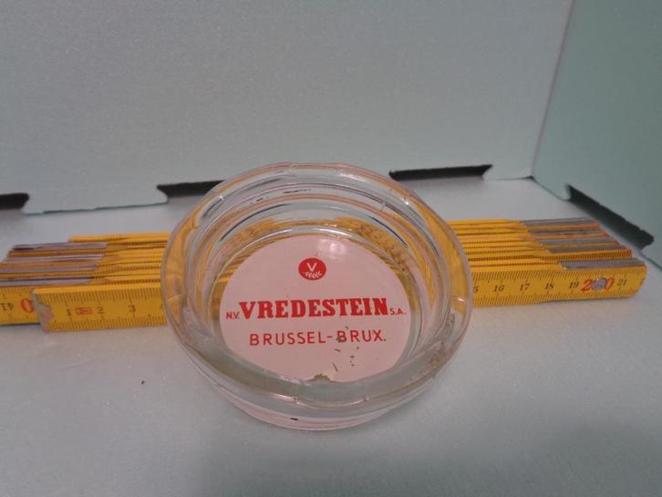 Oude kleine ronde glazen asbak NV VREDESTEIN SA BRUSSEL, Verzamelen, Rookartikelen, Aanstekers en Luciferdoosjes, Gebruikt, Asbak
