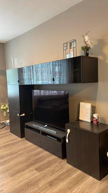 Tv - Kast beschikbaar voor biedingen