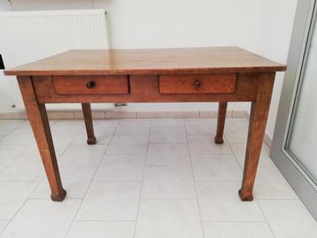 Oude grenen jachttafel met 2 stoelen.  beschikbaar voor biedingen