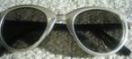 Hippe lichtgrijze zonnebril dames, Handtassen en Accessoires, Zonnebrillen en Brillen | Dames, Gebruikt, Ophalen of Verzenden