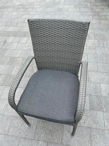Stoelen beschikbaar voor biedingen