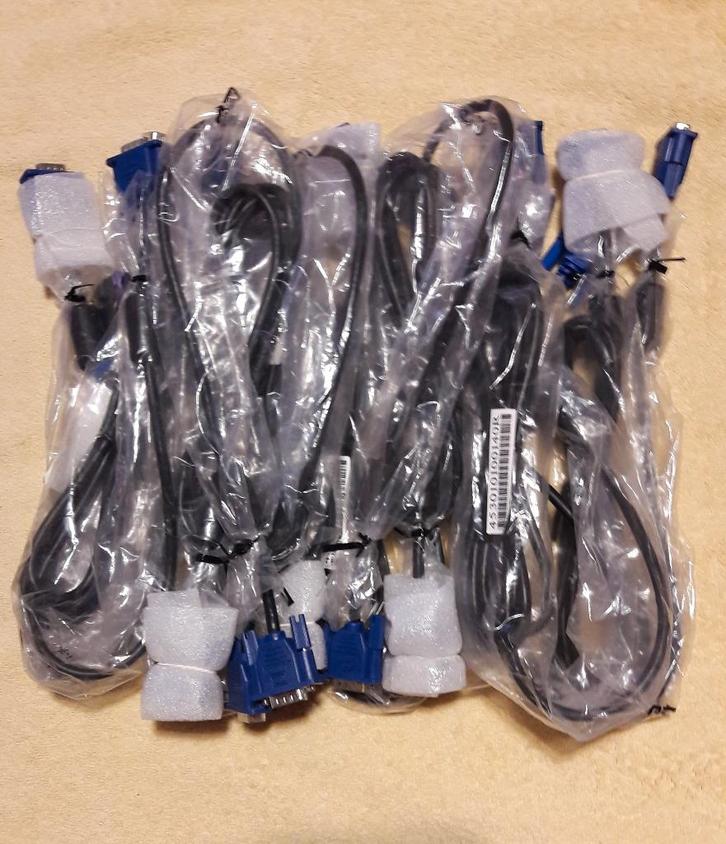 Lot de 10 câbles VGA neufs , encore emballés ., Informatique & Logiciels, Moniteurs, Neuf, VGA, Enlèvement ou Envoi