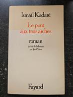 Ismaïl Kadare. Le pont aux trois arches, boek nieuwstaat, Boeken, Taal | Frans, Ophalen of Verzenden, Zo goed als nieuw