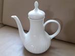 Witte moderne porseleinen koffiekan, Huis en Inrichting, Keuken | Servies, Ophalen of Verzenden, Nieuw, Porselein, Overige typen