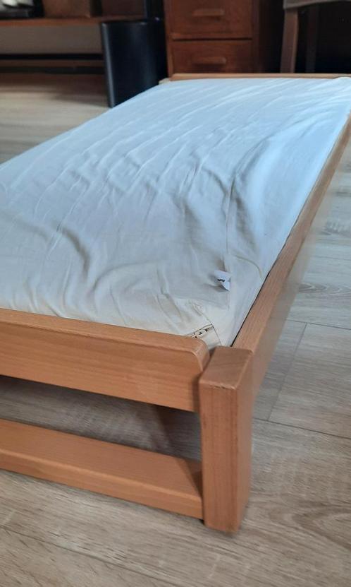 Kinderbedje incl matrasje laag model, Kinderen en Baby's, Kinderkamer | Bedden, Zo goed als nieuw, Matras, Ophalen
