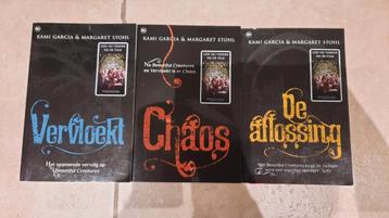 Kami Garcia & Margaret Stohl - Vervloekt+Choas+De Aflossing beschikbaar voor biedingen